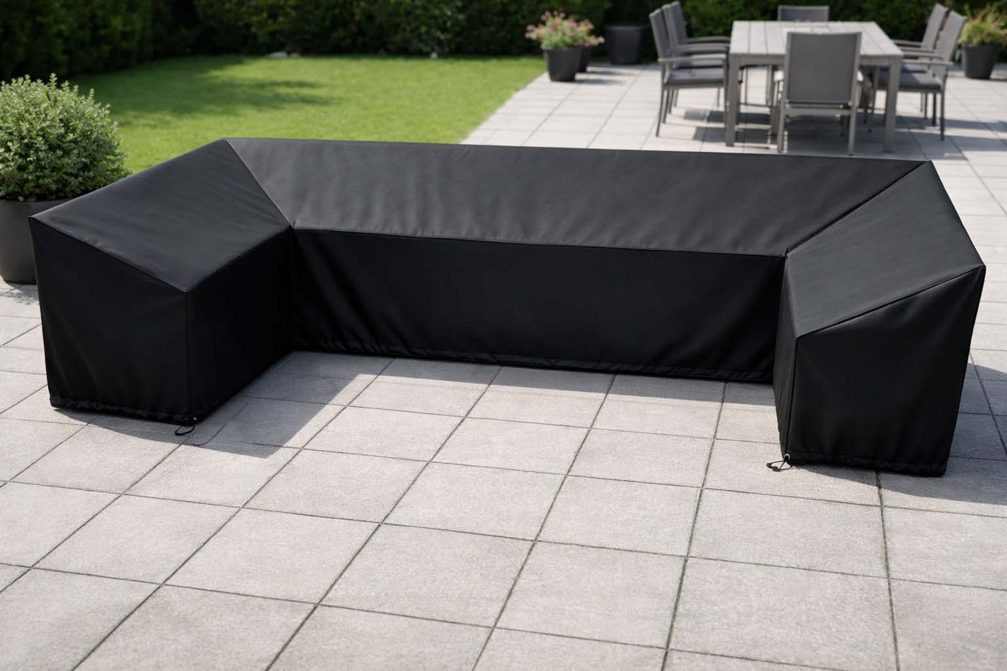 Maßgefertigte U-Form Abdeckung für Outdoor-Couch auf Terrasse
