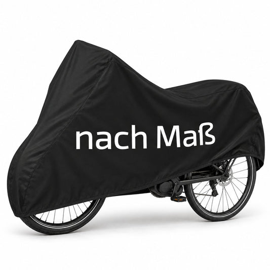 Wasserdichte E-Bike Abdeckung nach Maß in Schwarz mit erhöhtem Lenkerbereich und teilweise sichtbaren Rädern