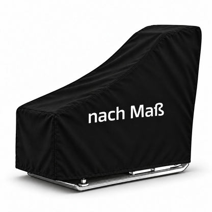 Maßgefertigte Schutzhaube für eine Verdichtungsplatte, seitlich mit angedeutetem Maschinenunterbau